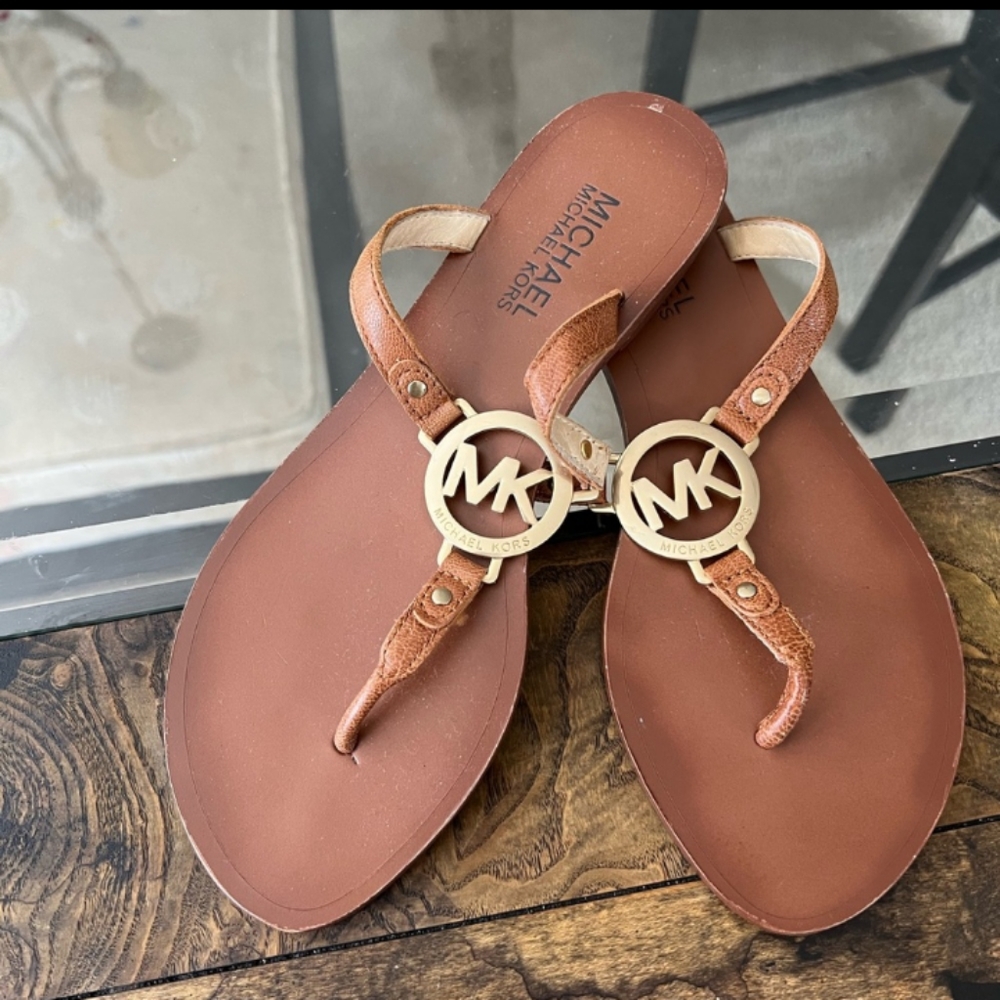 Michael Kors | T Strap Brown Leather Thong Sandal Womens Size 8